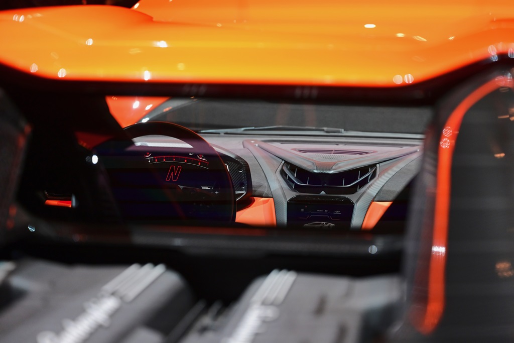 插電狂牛 Lamborghini Revuelto