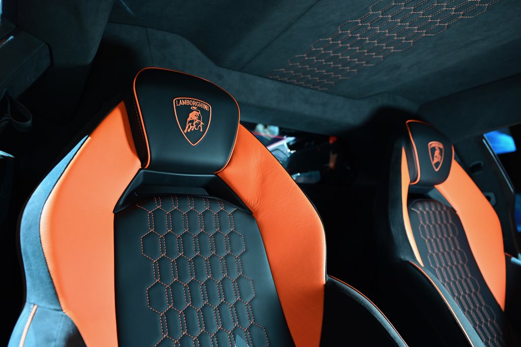 插電狂牛 Lamborghini Revuelto