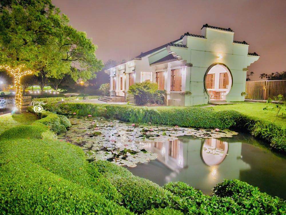 整個後花園係參考蘇州庭園來設計，初夏夜晚賞睡蓮聽蛙鳴十分寫意
