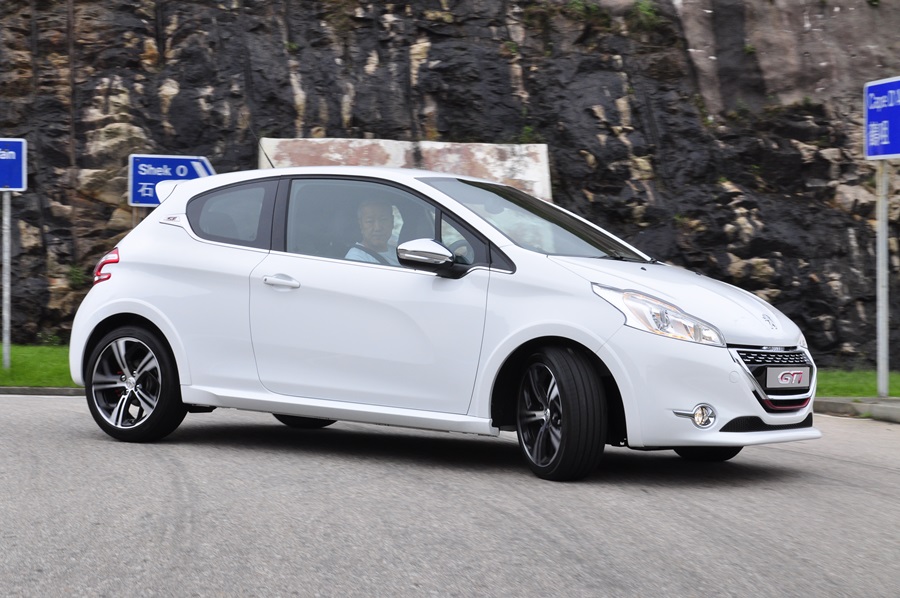 新彎王 - Peugeot 208 GTi