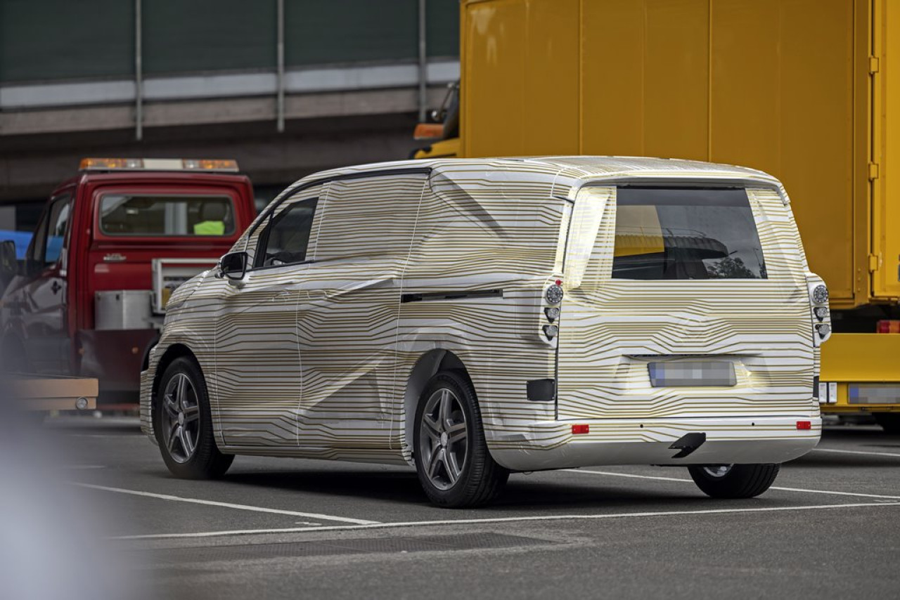 暫時平治仍將新車統稱為 Van，估計正式推出時，私家車版本會成為新一代 V-Class。