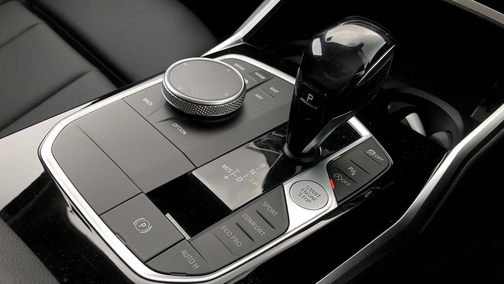 樂在其中 BMW 318iA sport