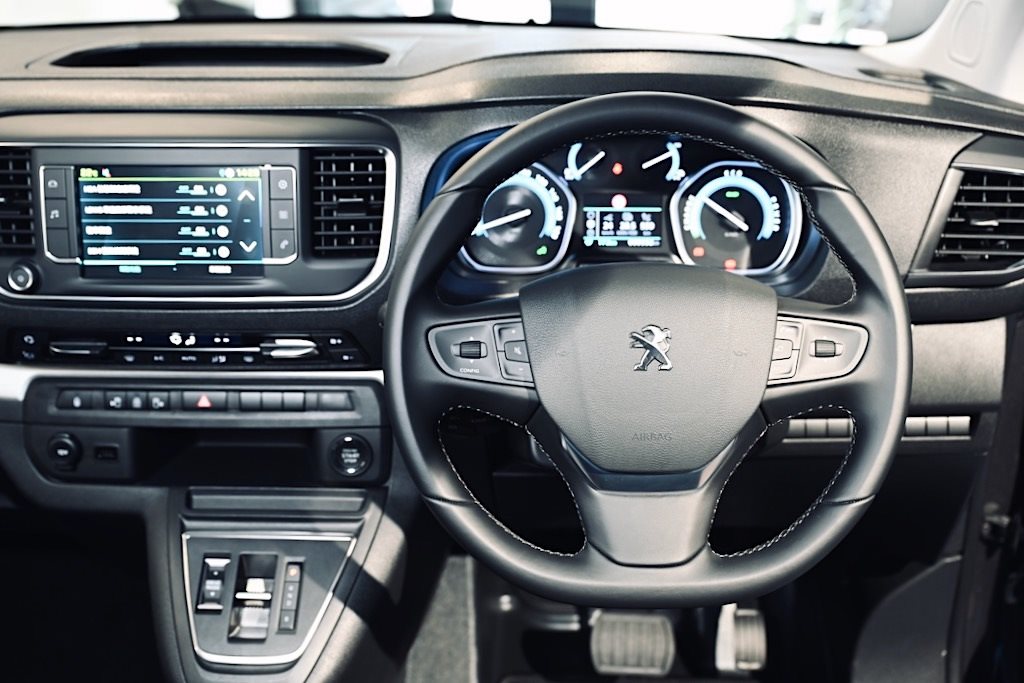 標緻e-Traveller 8座電動MPV