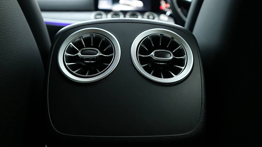 樣樣都啱啱好 Mercedes-Benz E 300 Coupé