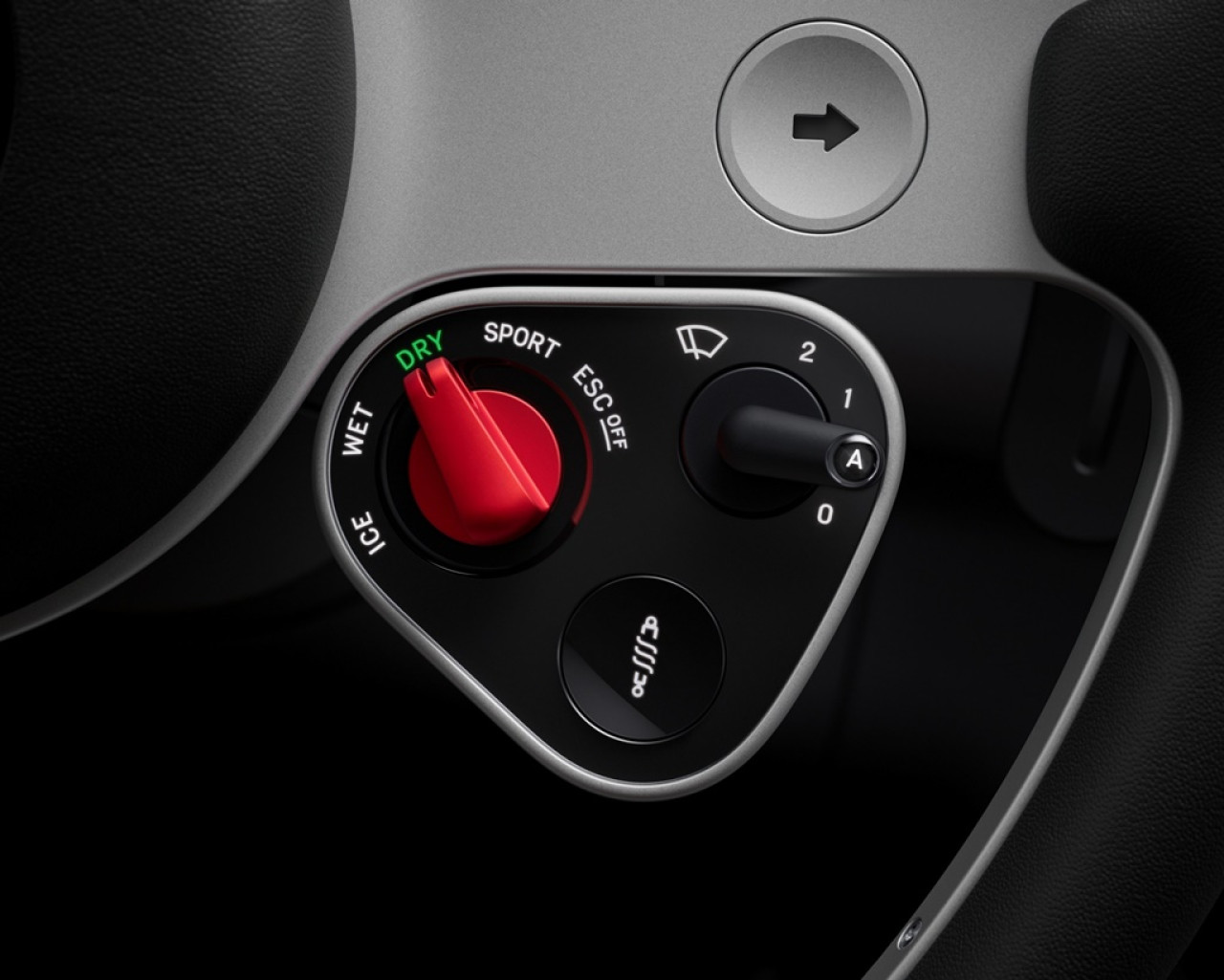 法拉利揭曉首款電動車Luce的內飾與操作介面