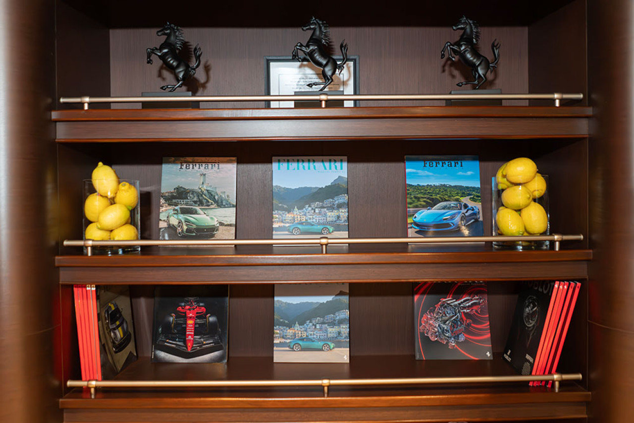 法拉利 Amalfi 現身維港