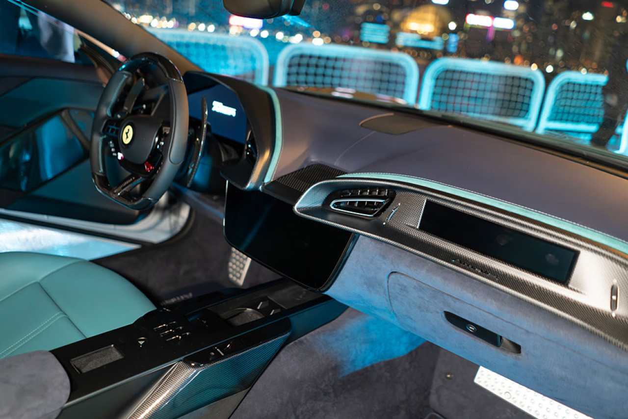 法拉利 Amalfi 現身維港