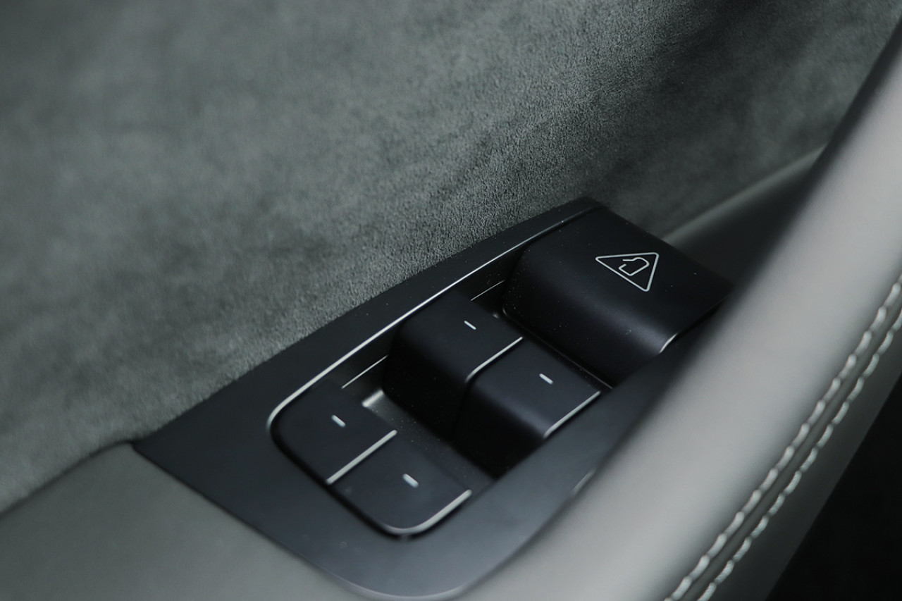 率先體驗左軚新版 Tesla Model Y