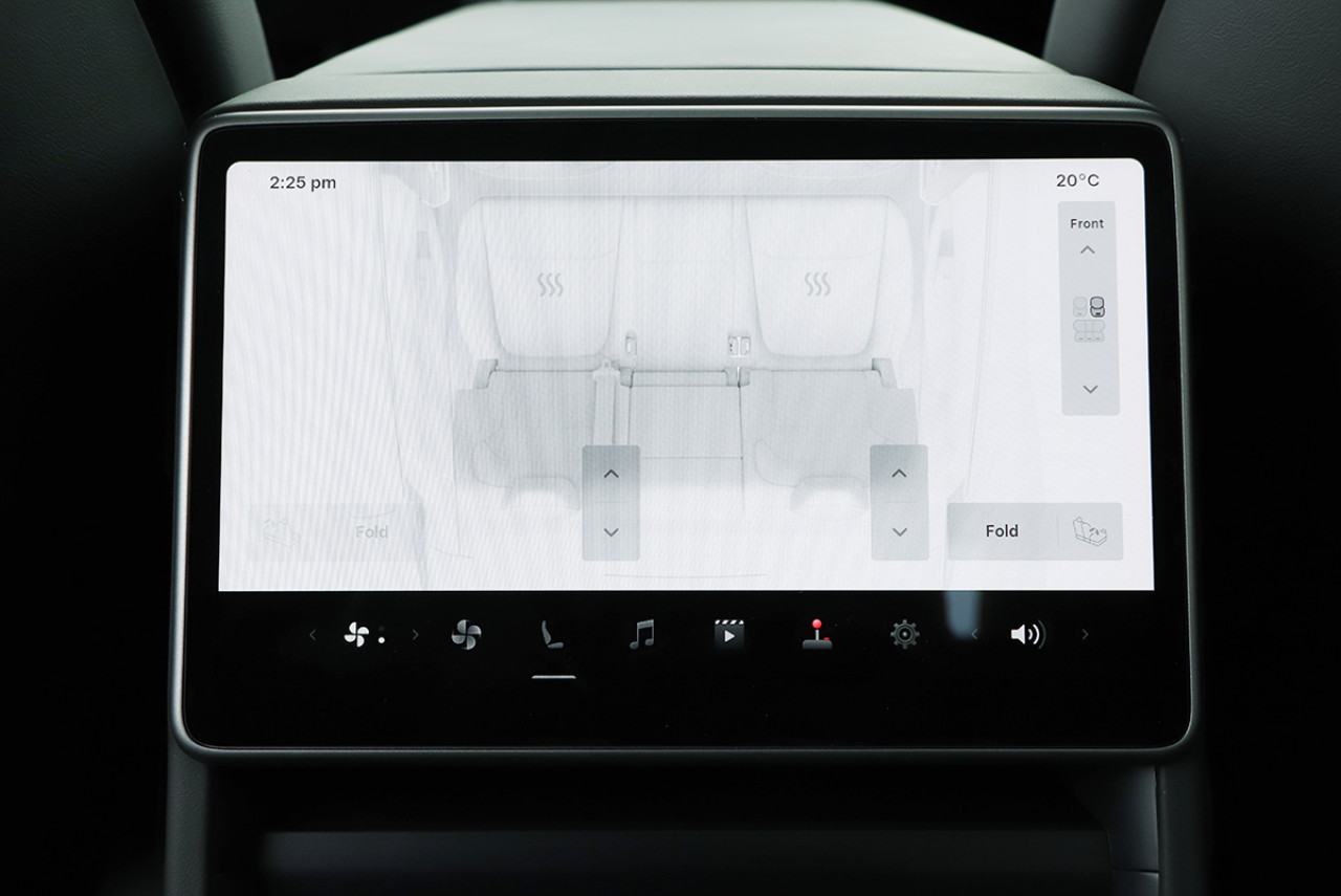 率先體驗左軚新版 Tesla Model Y