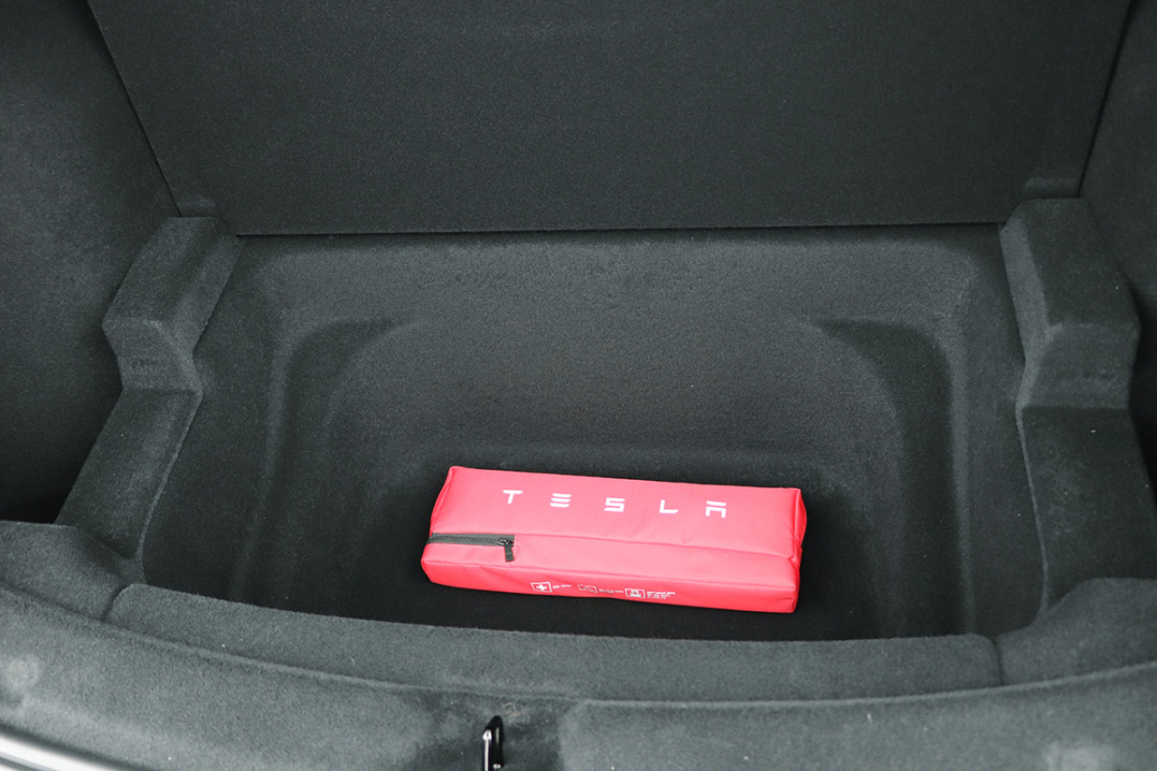 率先體驗左軚新版 Tesla Model Y