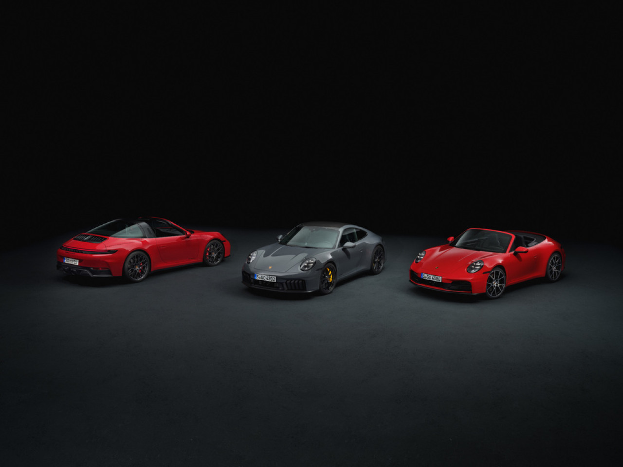 由左至右：911 Targa 4 GTS，911 Carrera GTS，911 Carrera Cabriolet。