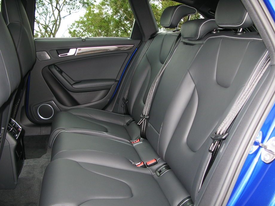 疾如風。掠如火 2013 Audi RS4 Avant