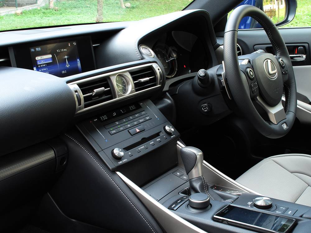 真個性 Lexus IS200t F Sport