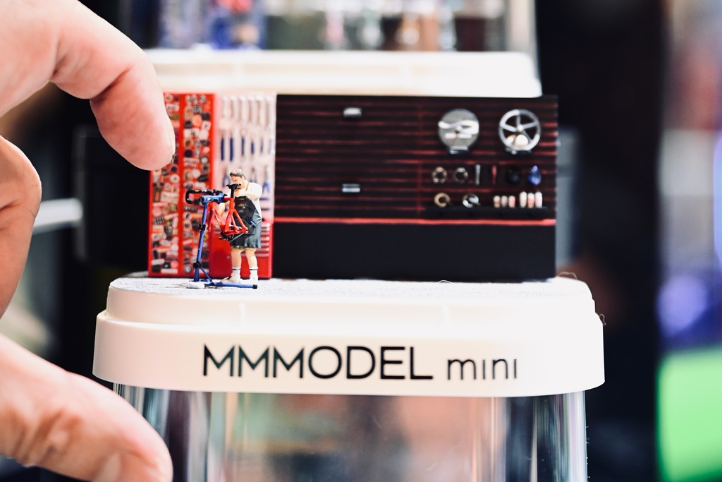 <strong>精細手工及不同場景氣氛共冶一爐的微縮世界，似乎特別適合作為寸金呎土香港環境的珍藏。</strong>