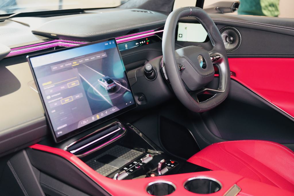 純電加跑車化Lotus Eletre