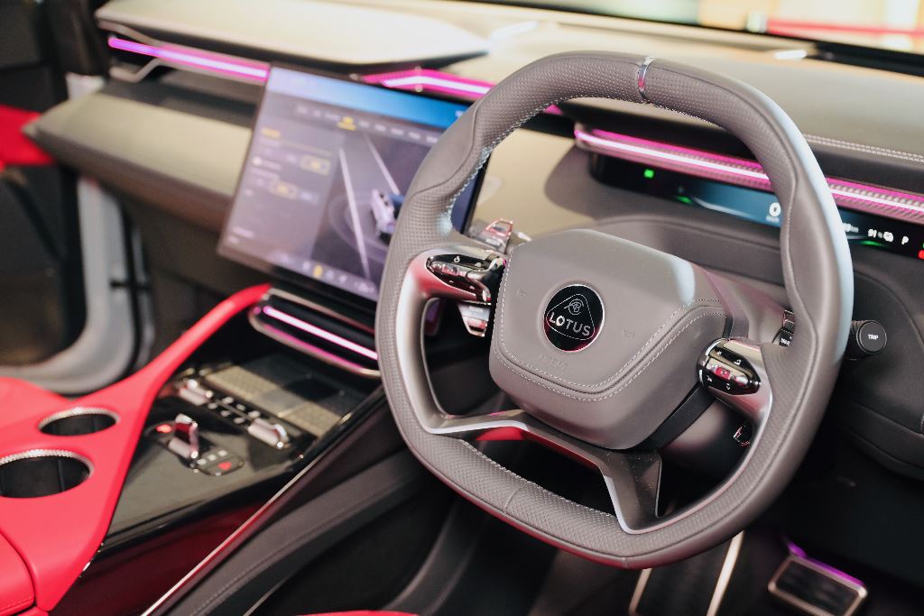 純電加跑車化Lotus Eletre