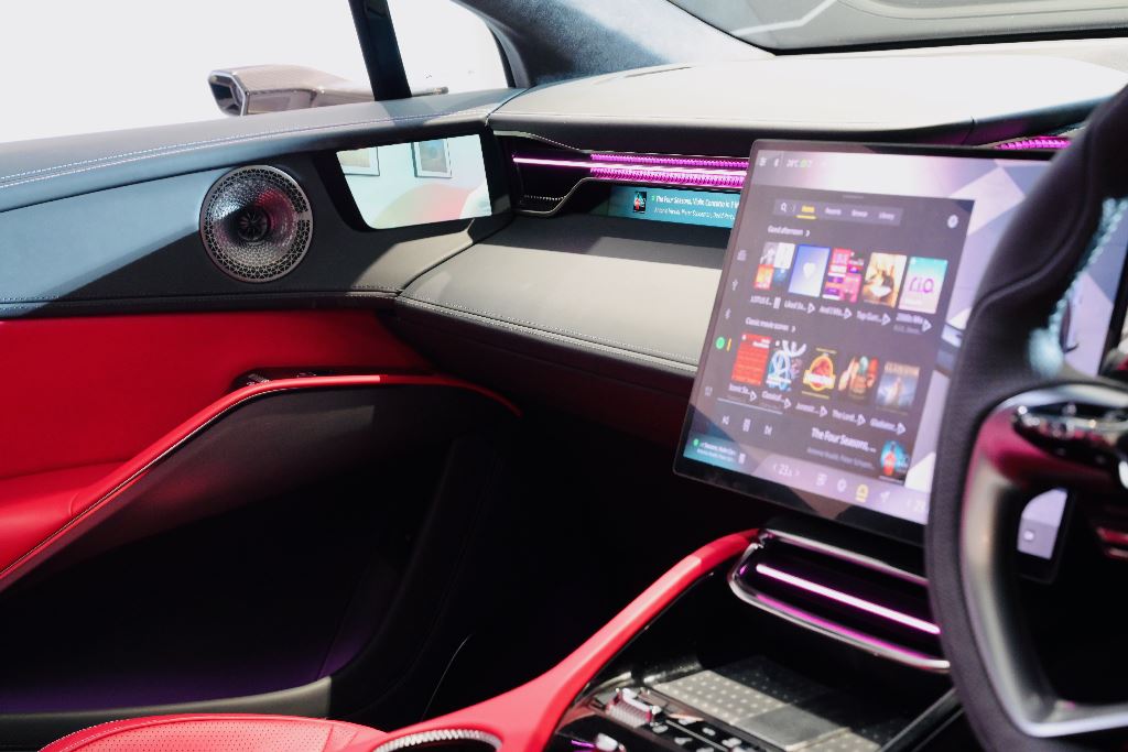 純電加跑車化Lotus Eletre