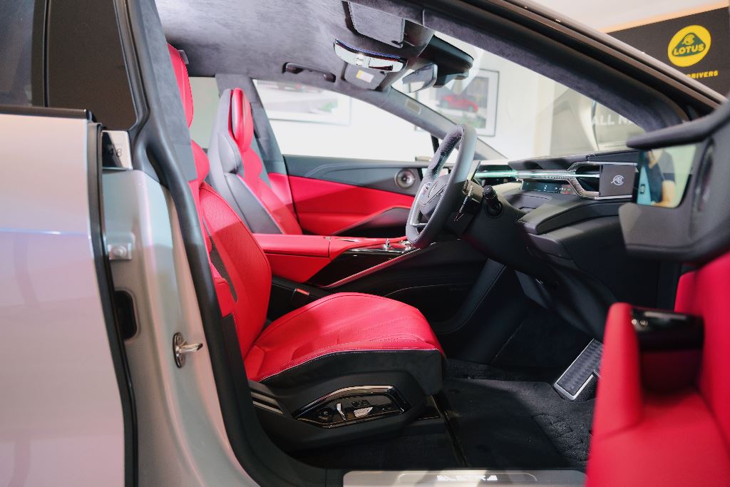 純電加跑車化Lotus Eletre