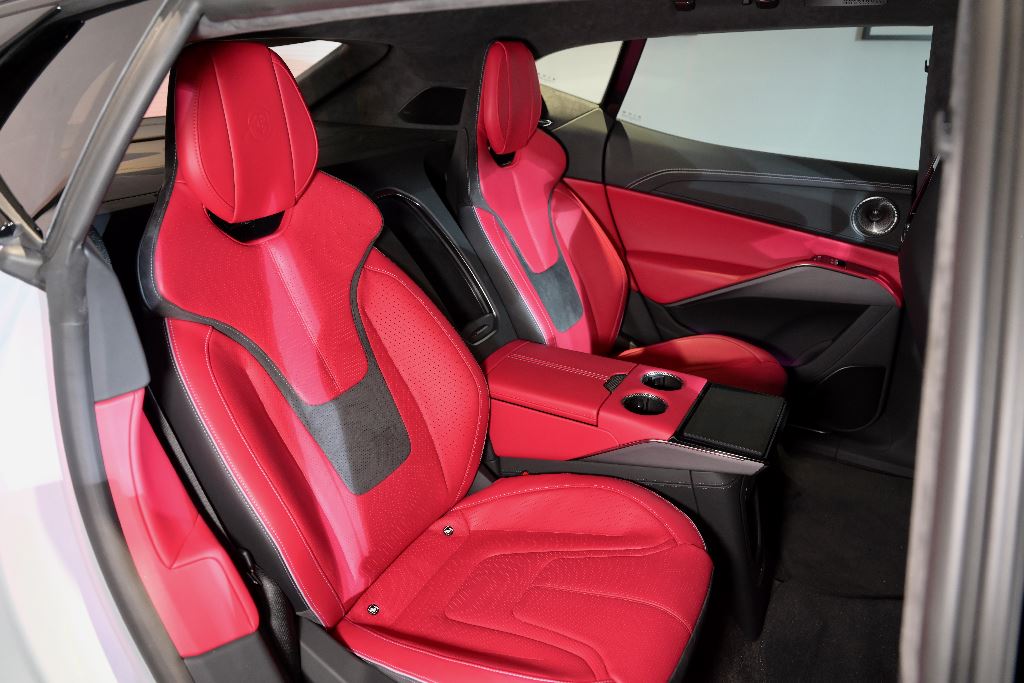 純電加跑車化Lotus Eletre