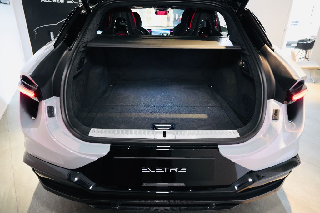 純電加跑車化Lotus Eletre