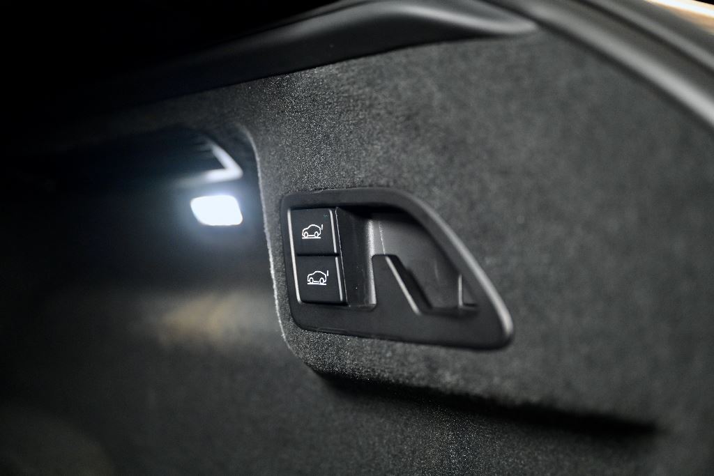 純電加跑車化Lotus Eletre