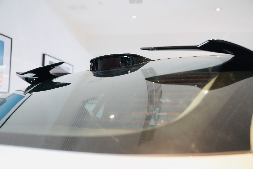 純電加跑車化Lotus Eletre