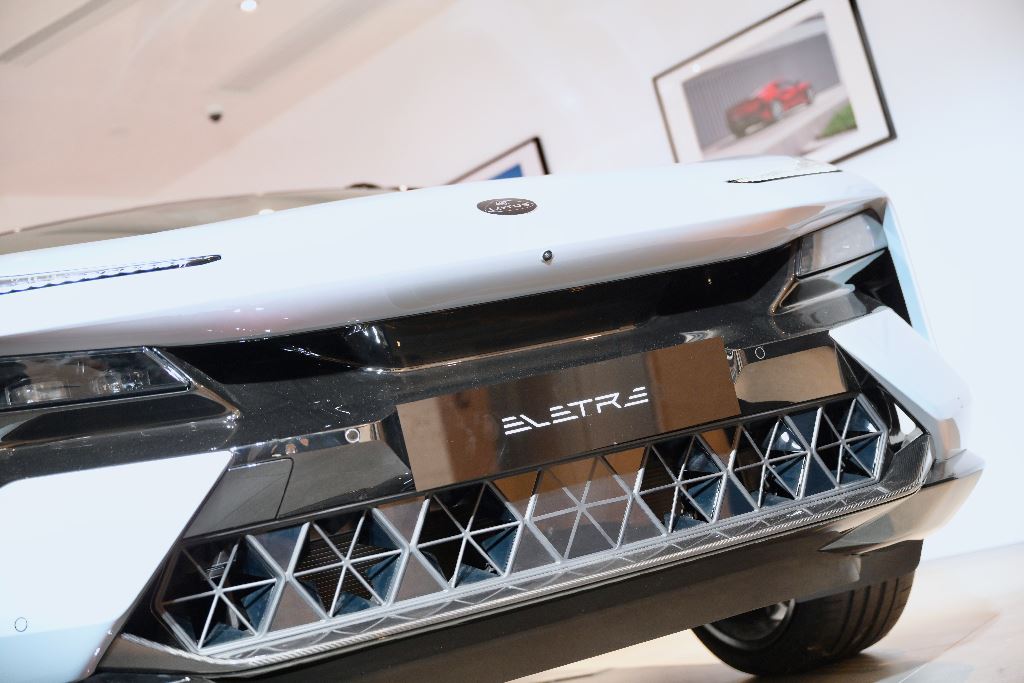 純電加跑車化Lotus Eletre