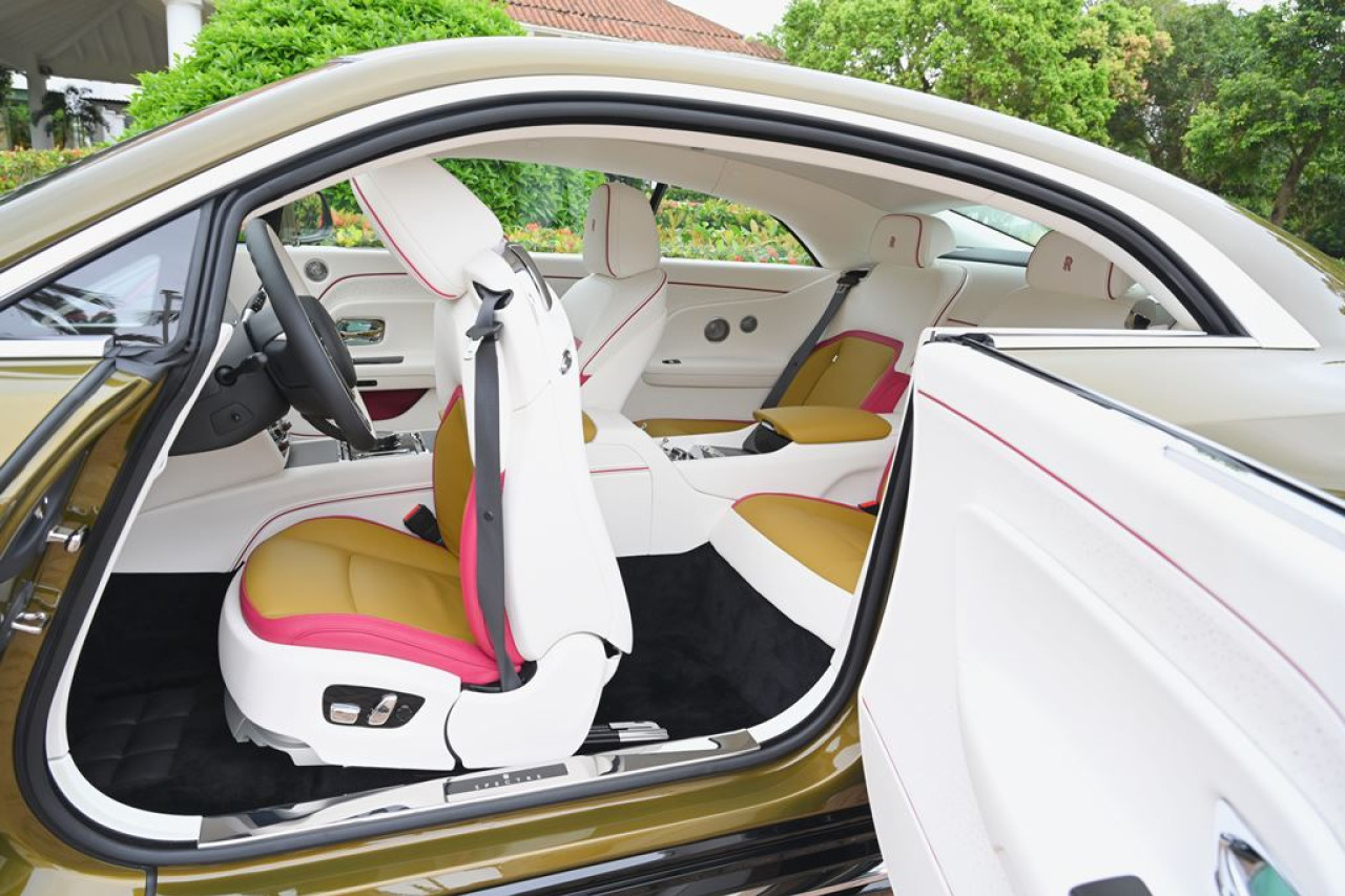 純電勞斯萊斯轎跑車 Rolls-Royce Spectre