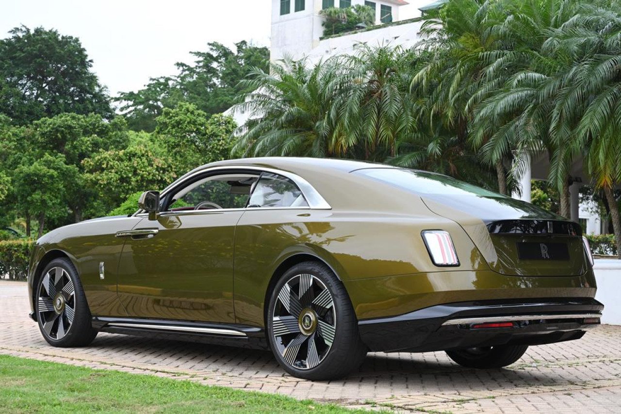 純電勞斯萊斯轎跑車 Rolls-Royce Spectre