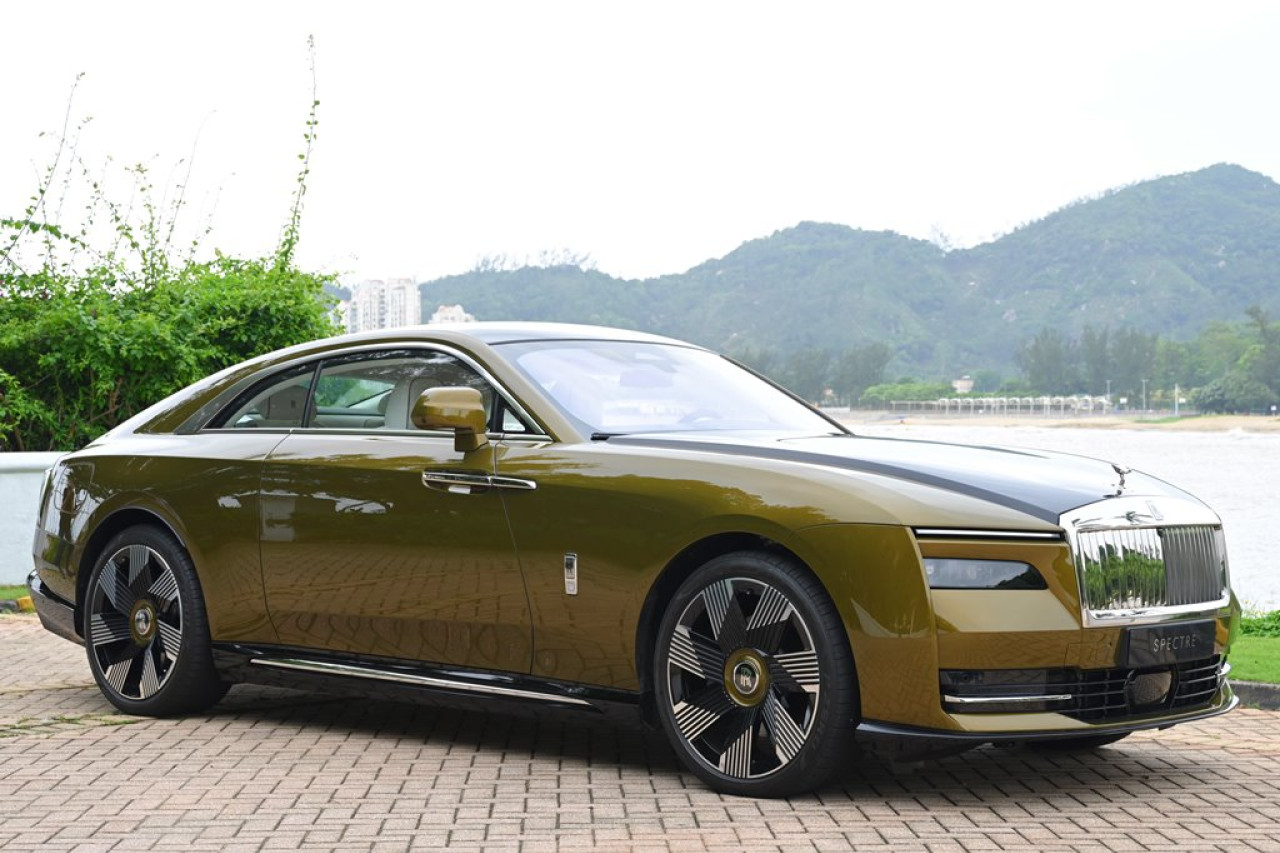 純電勞斯萊斯轎跑車 Rolls-Royce Spectre