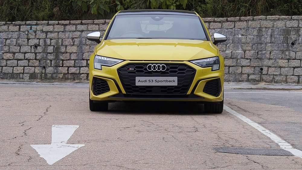 舒適地劈 Audi S3 Sportback quattro