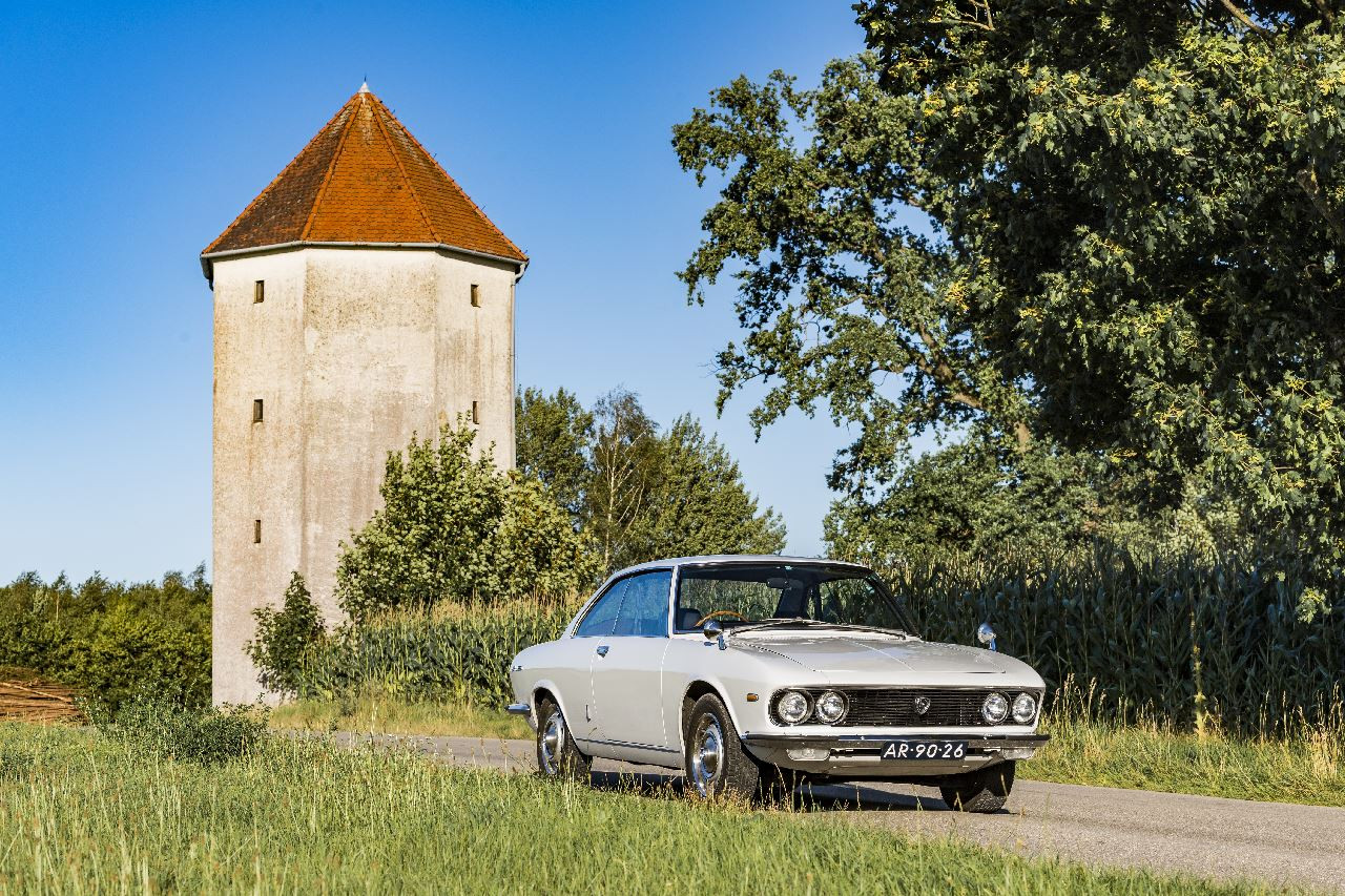 萬事得之光芒 - Mazda Luce