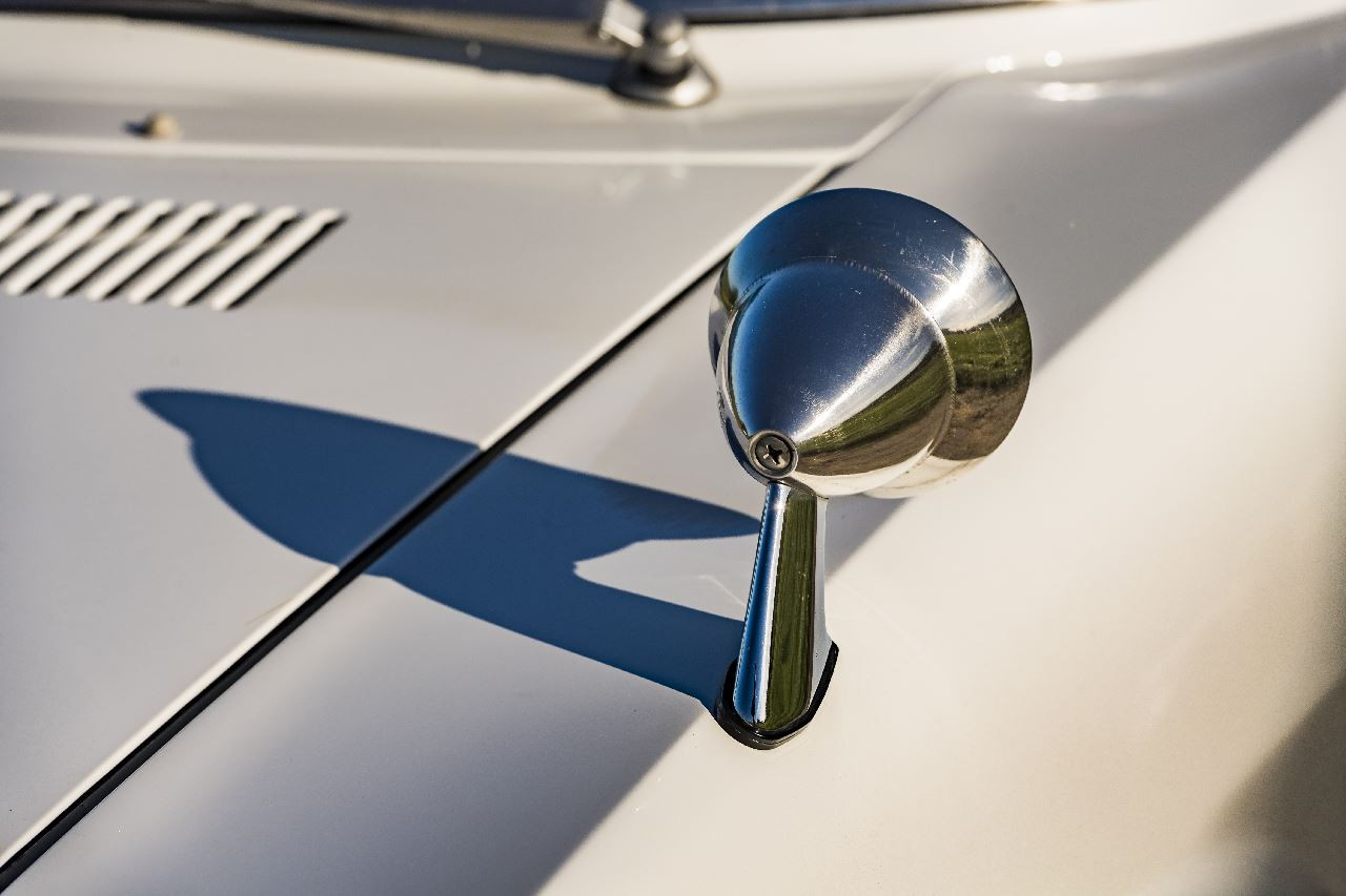 萬事得之光芒 - Mazda Luce