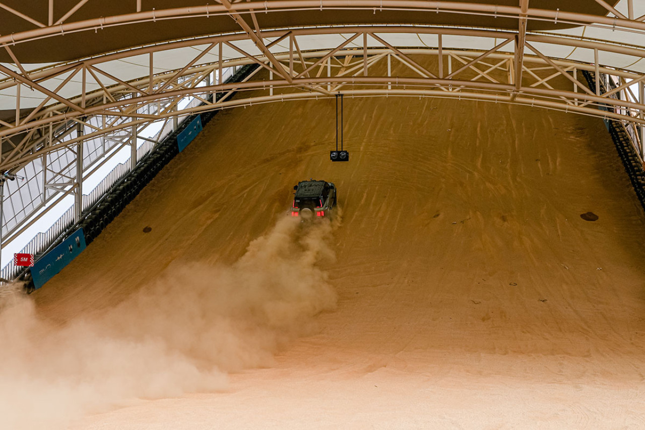 落場體驗比亞迪U9賽道奔馳