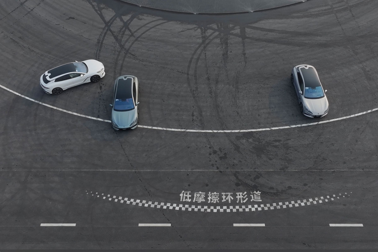 落場體驗比亞迪U9賽道奔馳