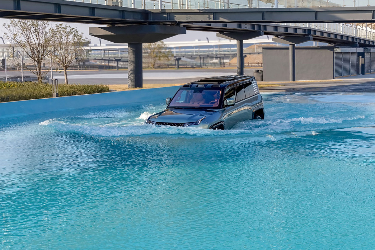 落場體驗比亞迪U9賽道奔馳