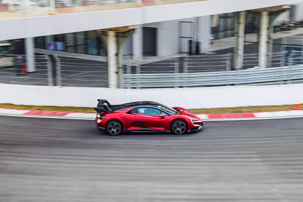 落場體驗比亞迪U9賽道奔馳