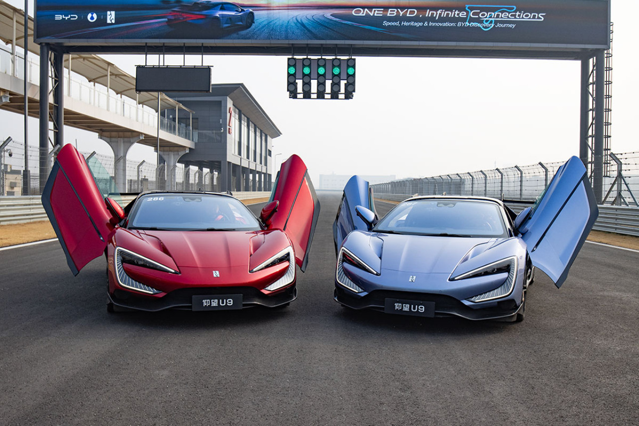 落場體驗比亞迪U9賽道奔馳