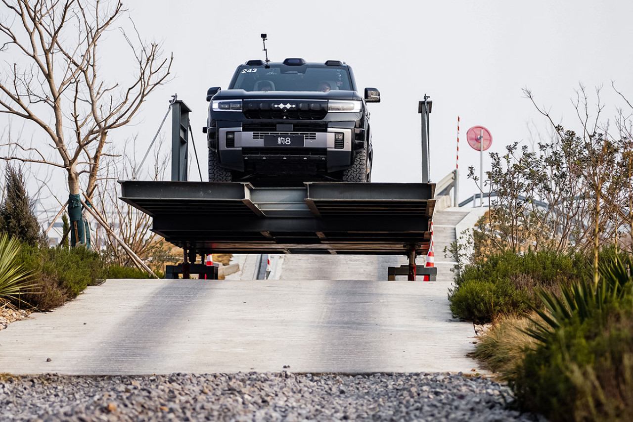 落場體驗比亞迪U9賽道奔馳