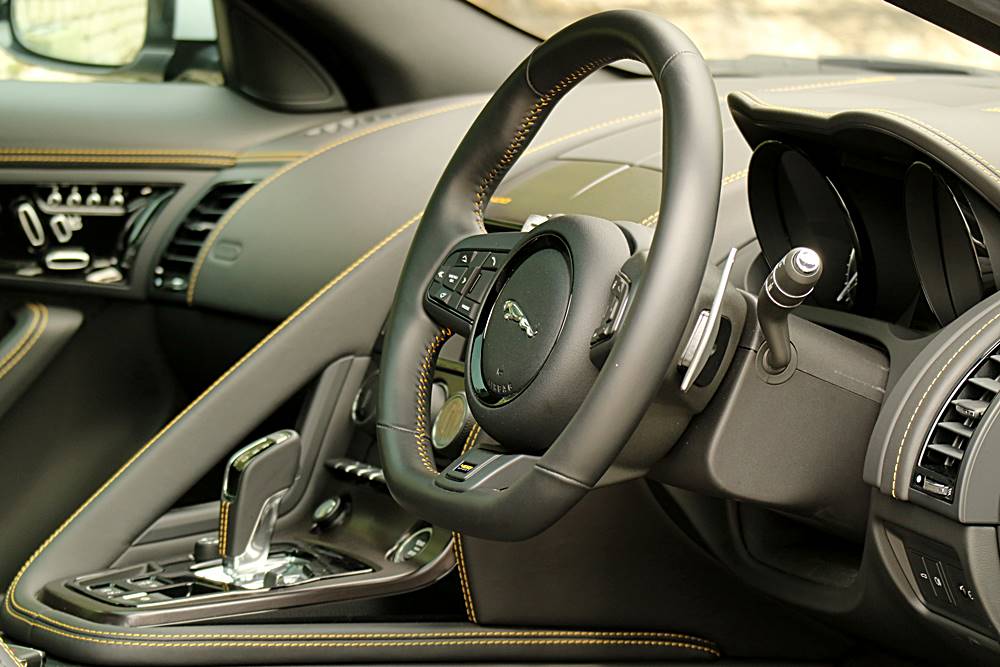 被馴化的傲慢 Jaguar F-Type 400 Sport Coupé