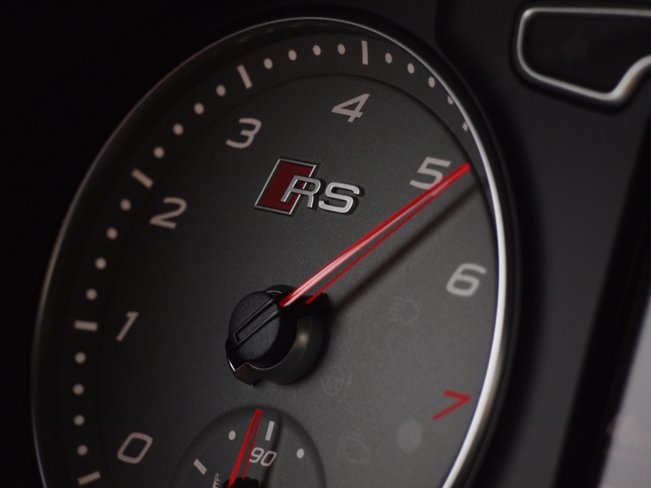 變形金剛 - 2014 Audi RS Q3 Review