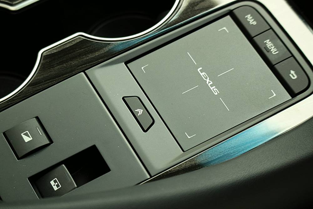 豪凌正斗 Lexus LM350 Emperor Suite