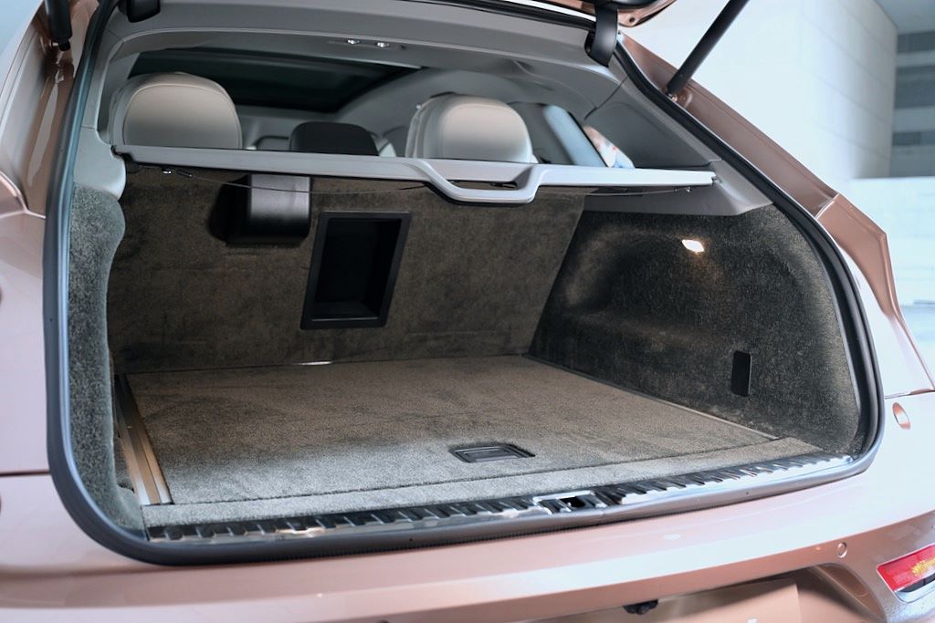 賓利Bentayga長軸距版公布售價