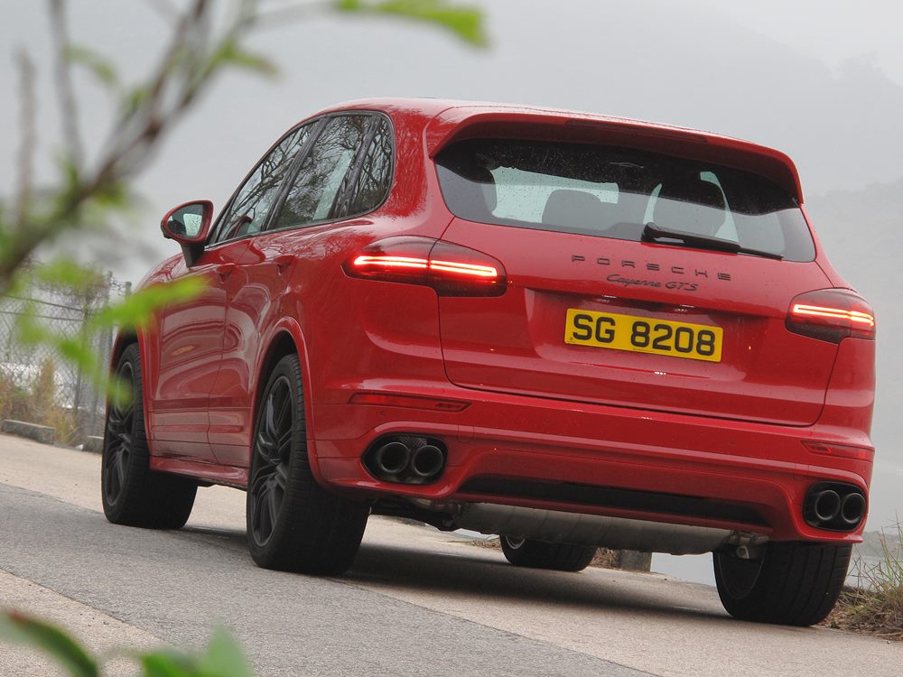 赤色誘惑 Porsche Cayenne GTS