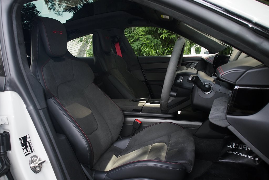 追求賽道熱血 Porsche Taycan GTS