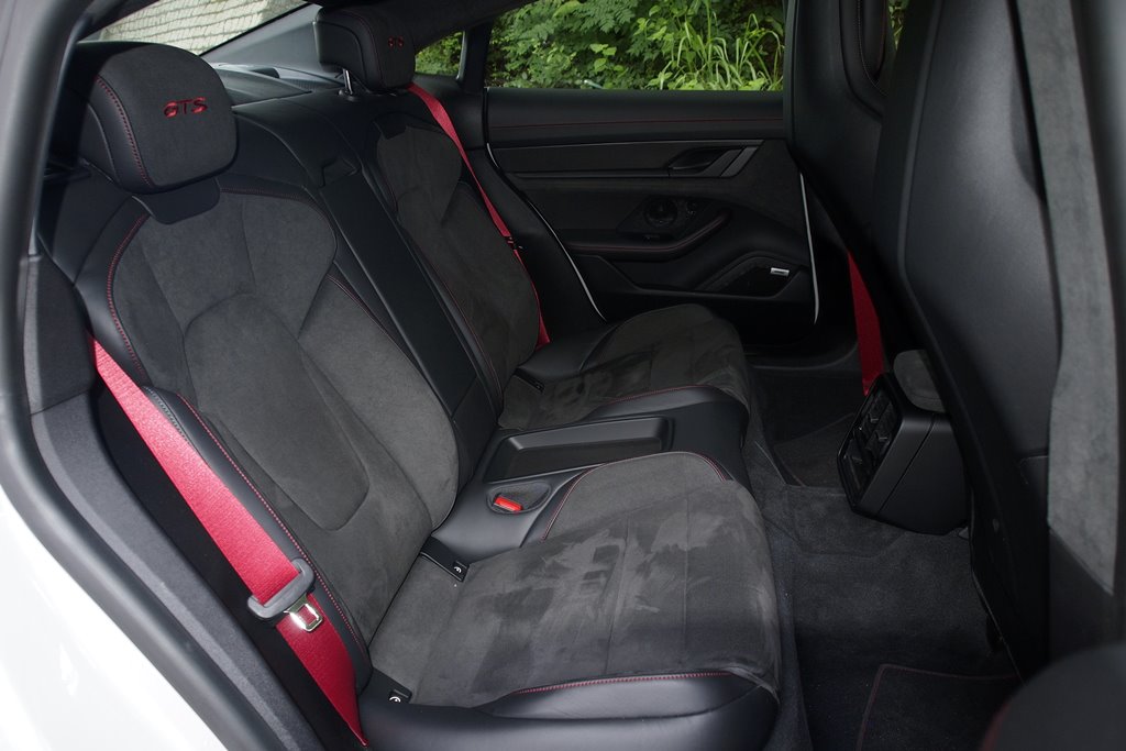 追求賽道熱血 Porsche Taycan GTS