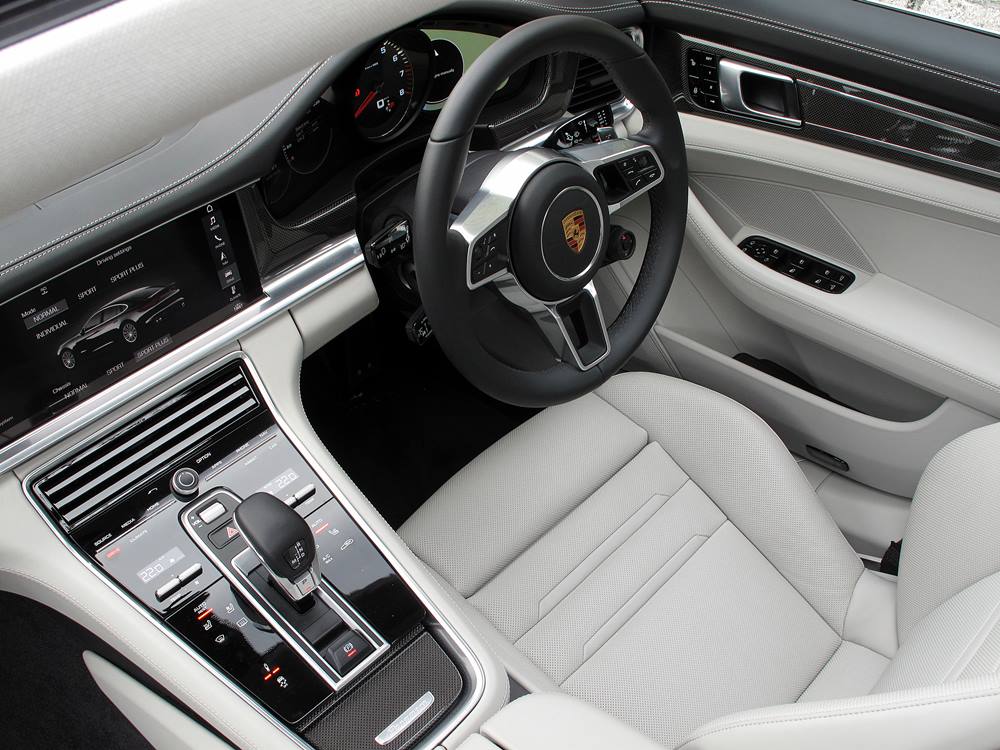 進化 Porsche Panamera 4S