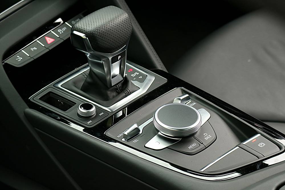 鋼男魅力 Audi Sport R8 V10