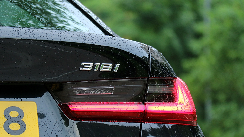 長測報告 BMW 318iA Saloon Sport