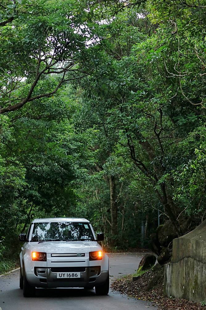 長測報告 Land Rover Defender 110 P400 SE 7S